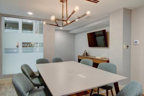 crowne plaza charleston airport conv ctr by ihg