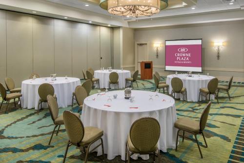 crowne plaza charleston airport conv ctr by ihg