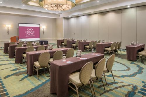 crowne plaza charleston airport conv ctr by ihg