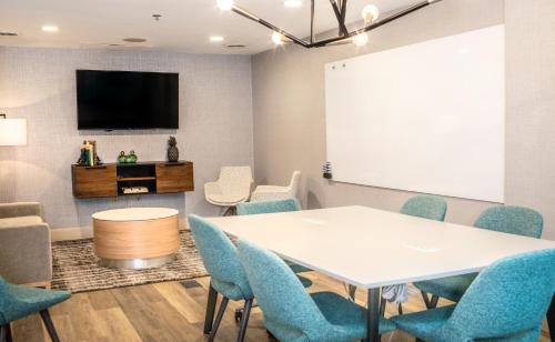 crowne plaza charleston airport conv ctr by ihg