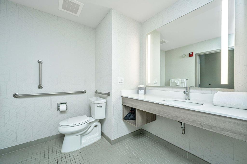 holiday inn express and suites charleston arpt con