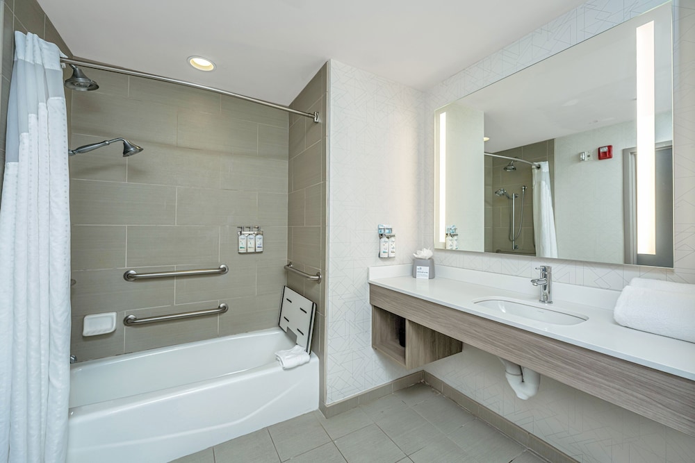 holiday inn express and suites charleston arpt con
