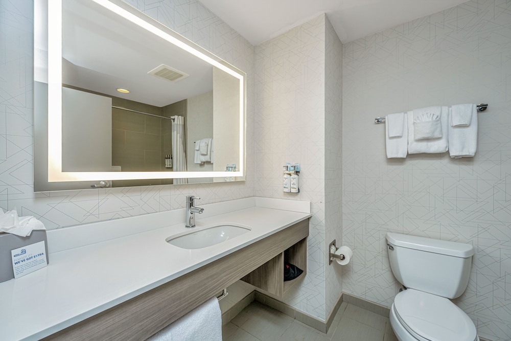 holiday inn express and suites charleston arpt con