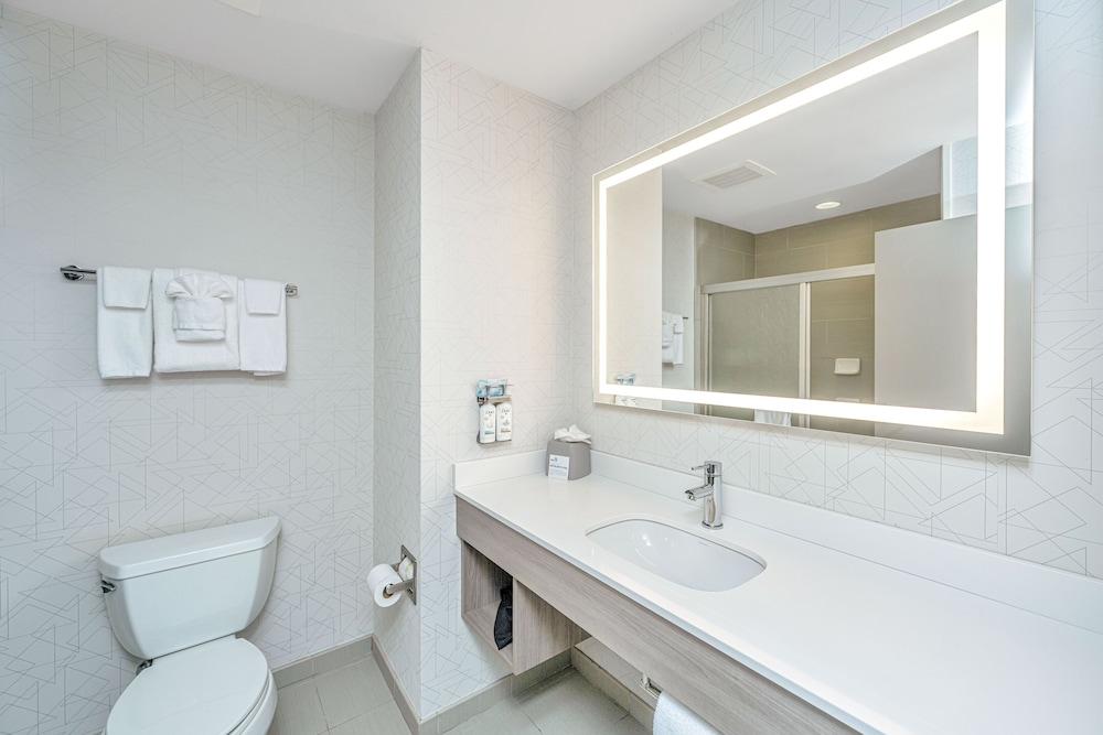 holiday inn express and suites charleston arpt con