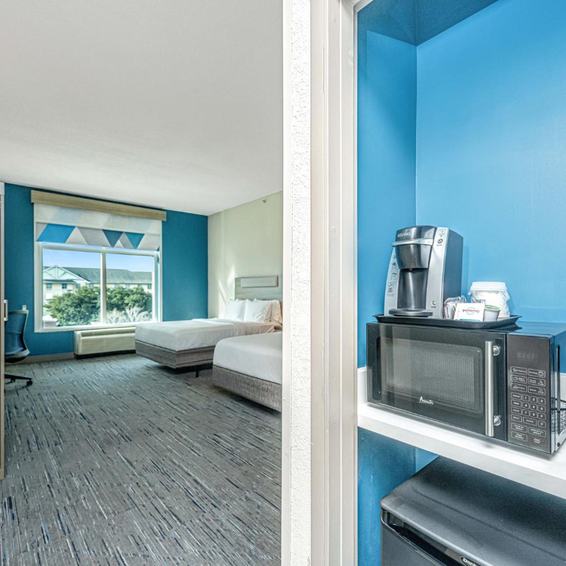 holiday inn express and suites charleston arpt con
