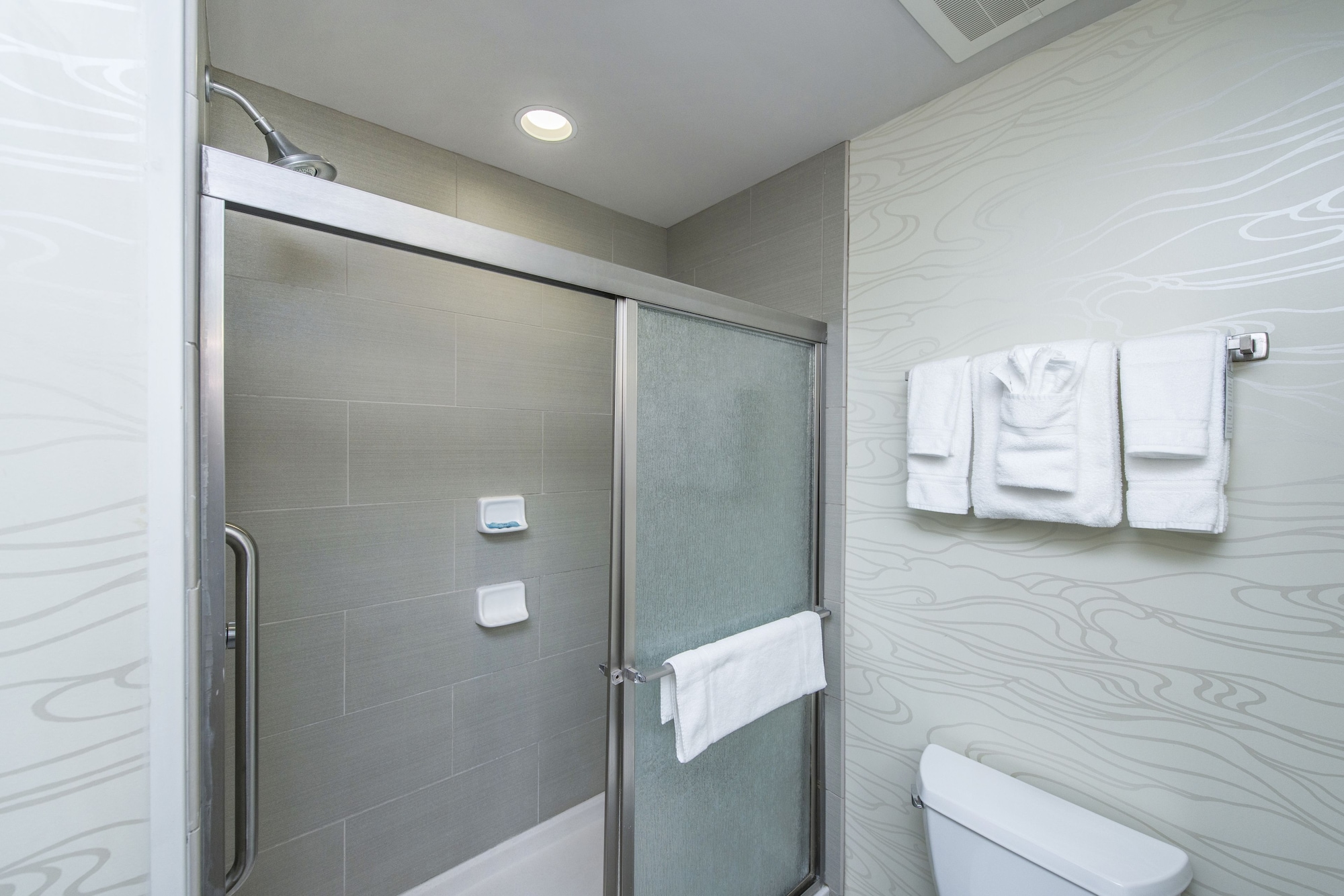 holiday inn express and suites charleston arpt con