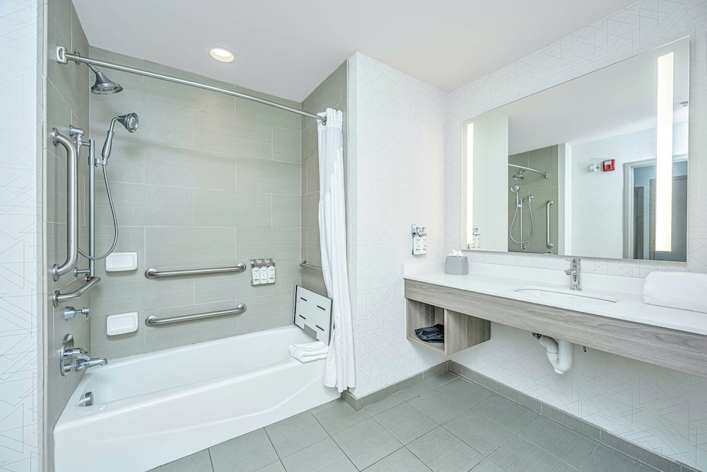holiday inn express and suites charleston arpt con