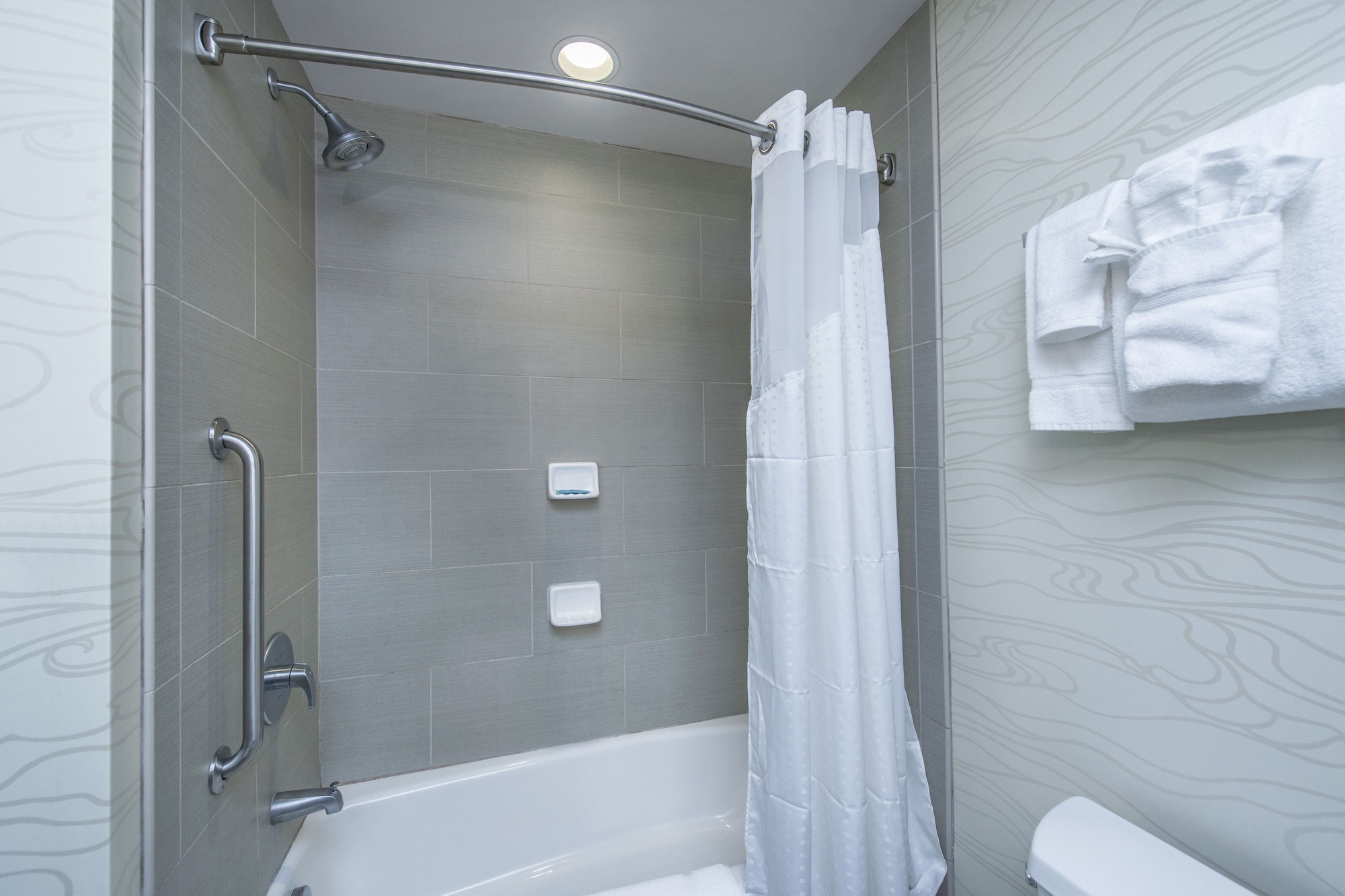 holiday inn express and suites charleston arpt con