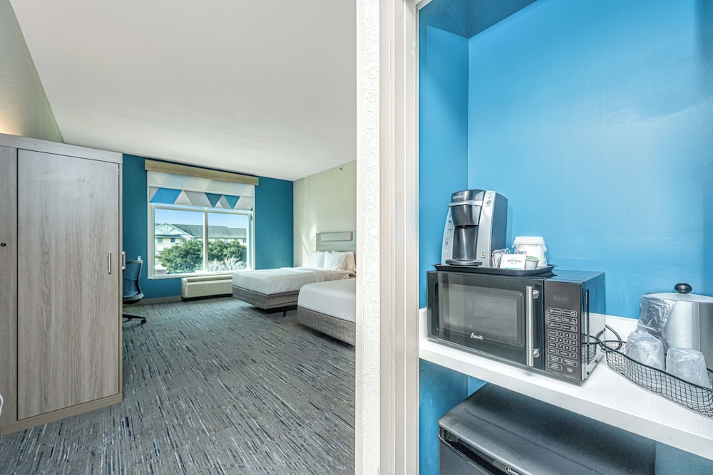 holiday inn express and suites charleston arpt con