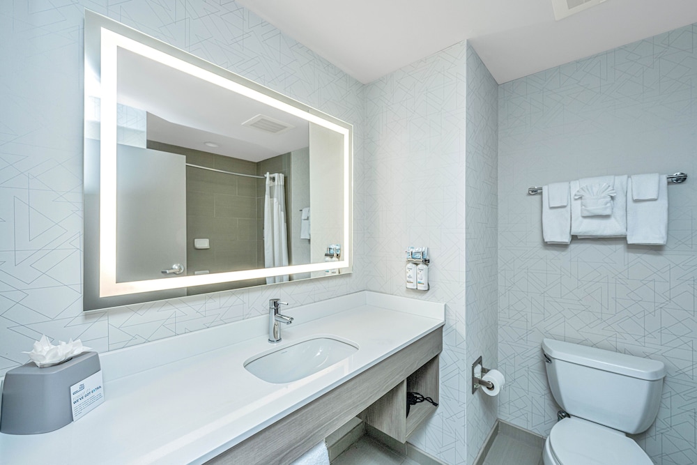 holiday inn express and suites charleston arpt con