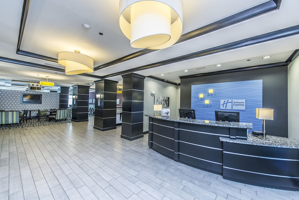 holiday inn express and suites charleston arpt con