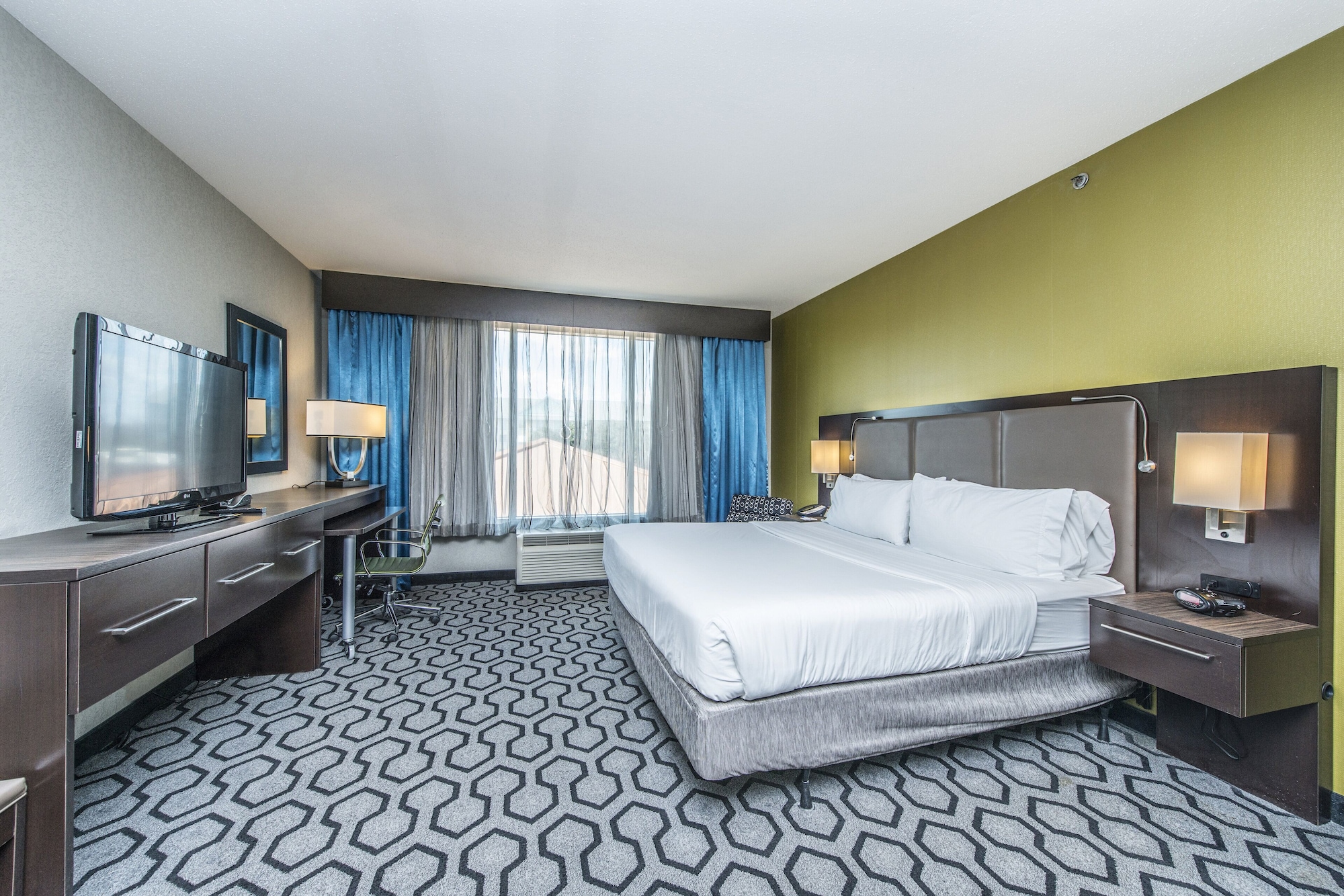 holiday inn express and suites charleston arpt con