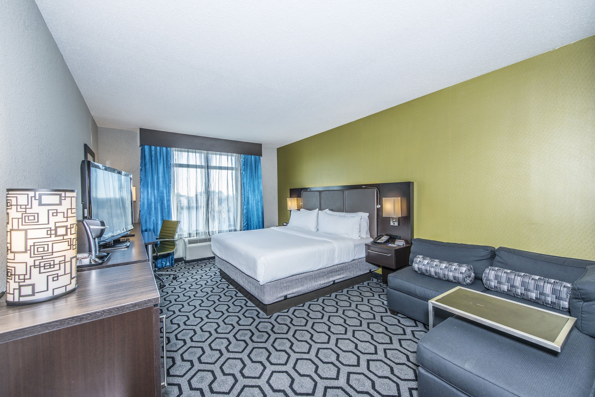 holiday inn express and suites charleston arpt con