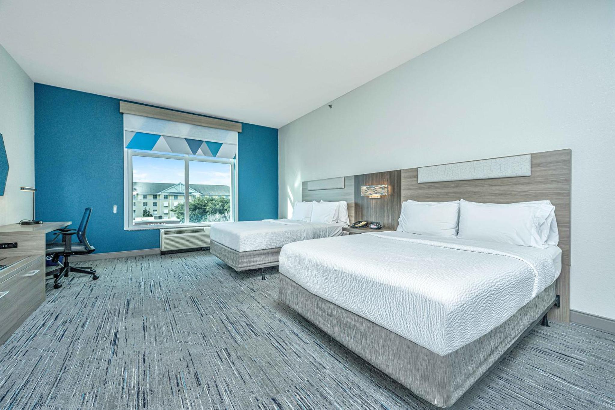 holiday inn express and suites charleston arpt con