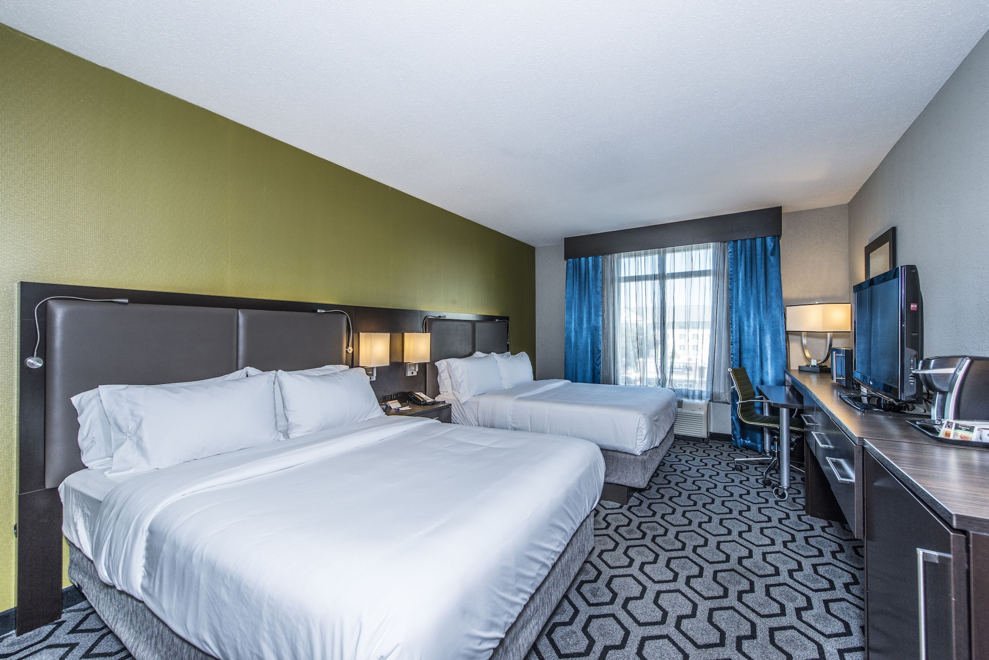 holiday inn express and suites charleston arpt con