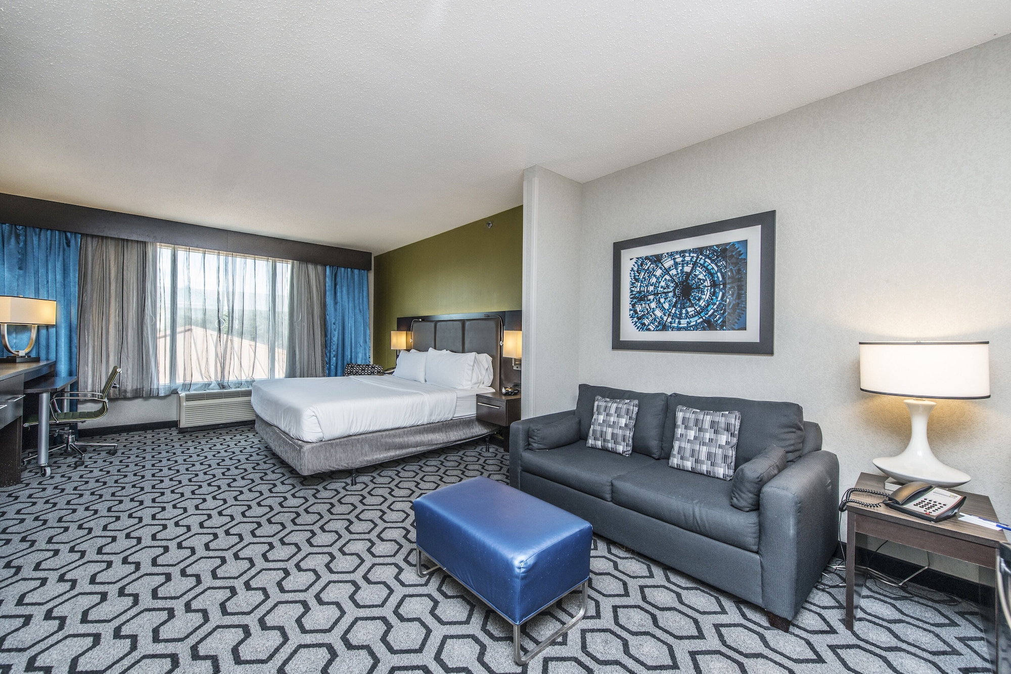 holiday inn express and suites charleston arpt con