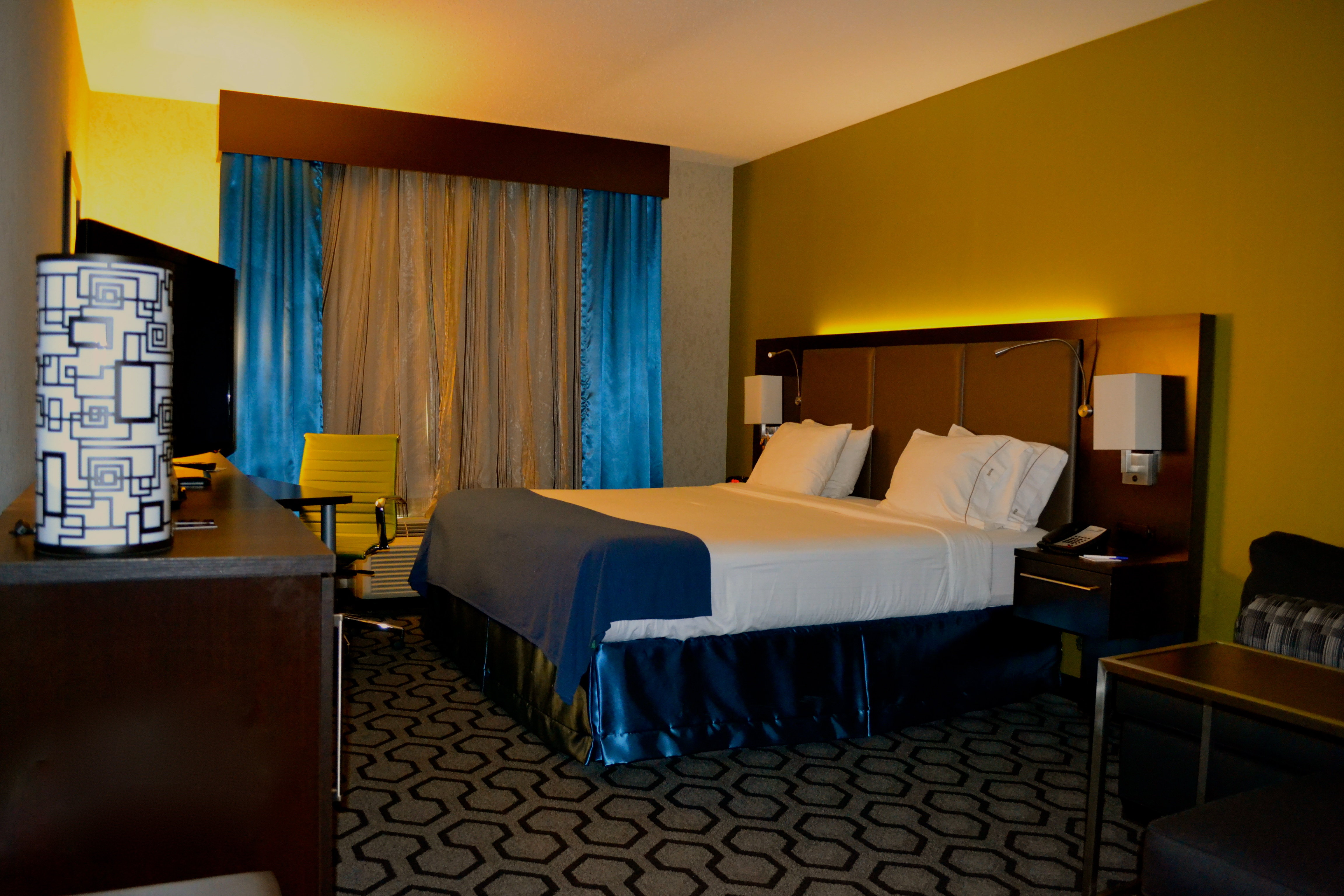 holiday inn express and suites charleston arpt con