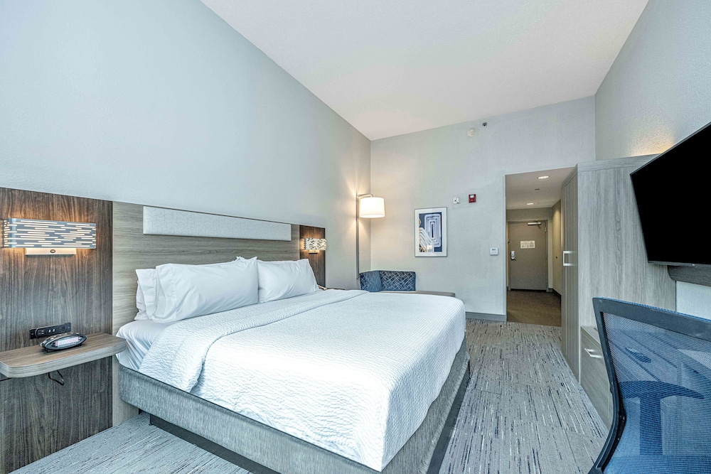 holiday inn express and suites charleston arpt con