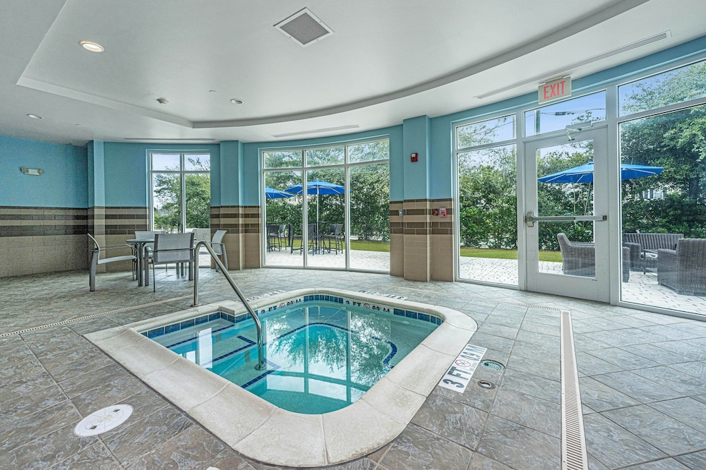 holiday inn express and suites charleston arpt con