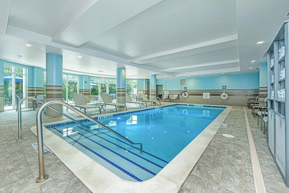 holiday inn express and suites charleston arpt con