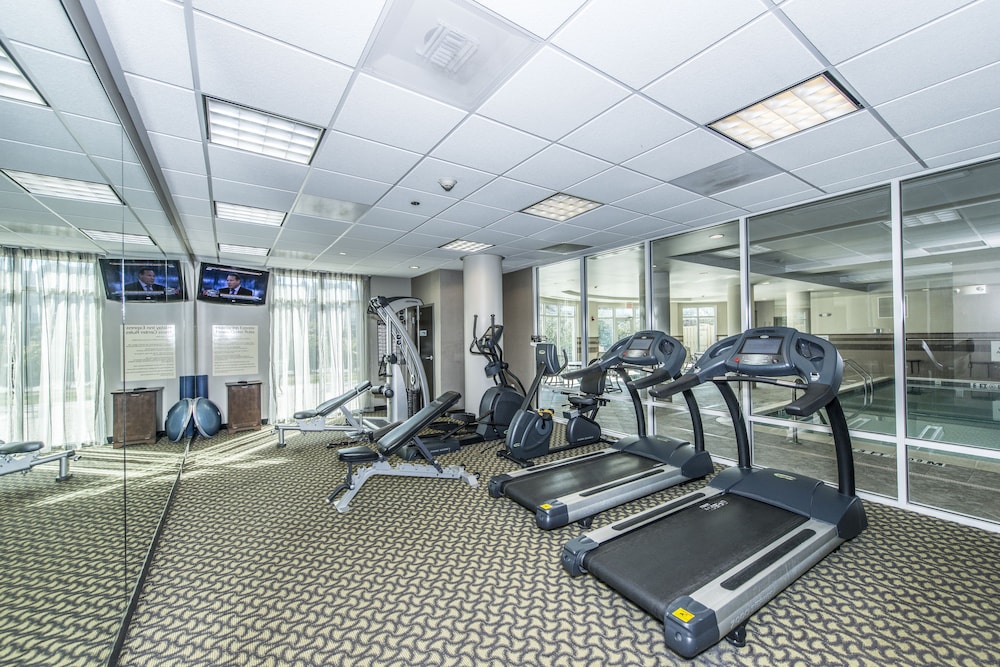 holiday inn express and suites charleston arpt con