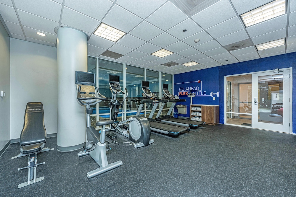 holiday inn express and suites charleston arpt con