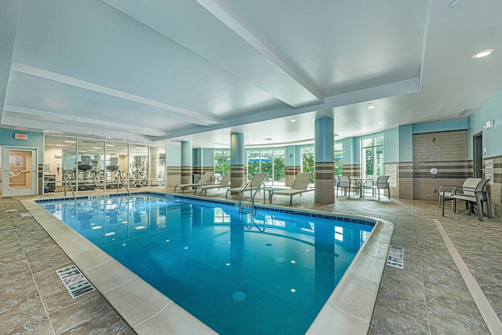 holiday inn express and suites charleston arpt con