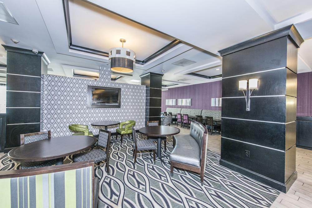 holiday inn express and suites charleston arpt con