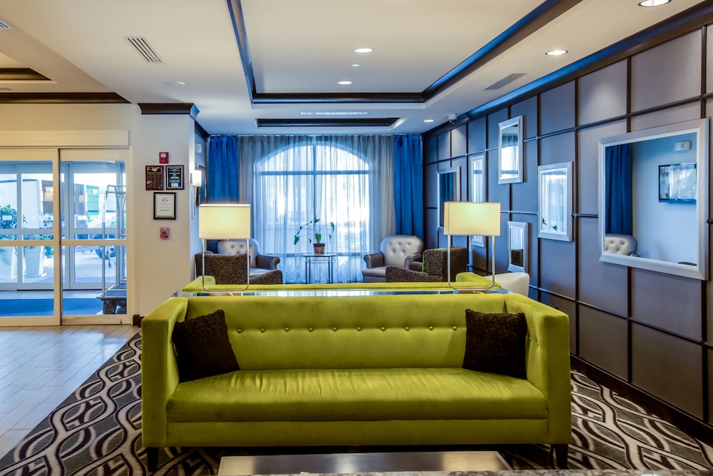 holiday inn express and suites charleston arpt con