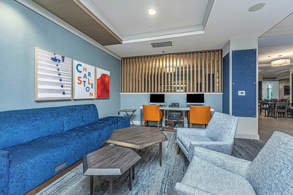 holiday inn express and suites charleston arpt con