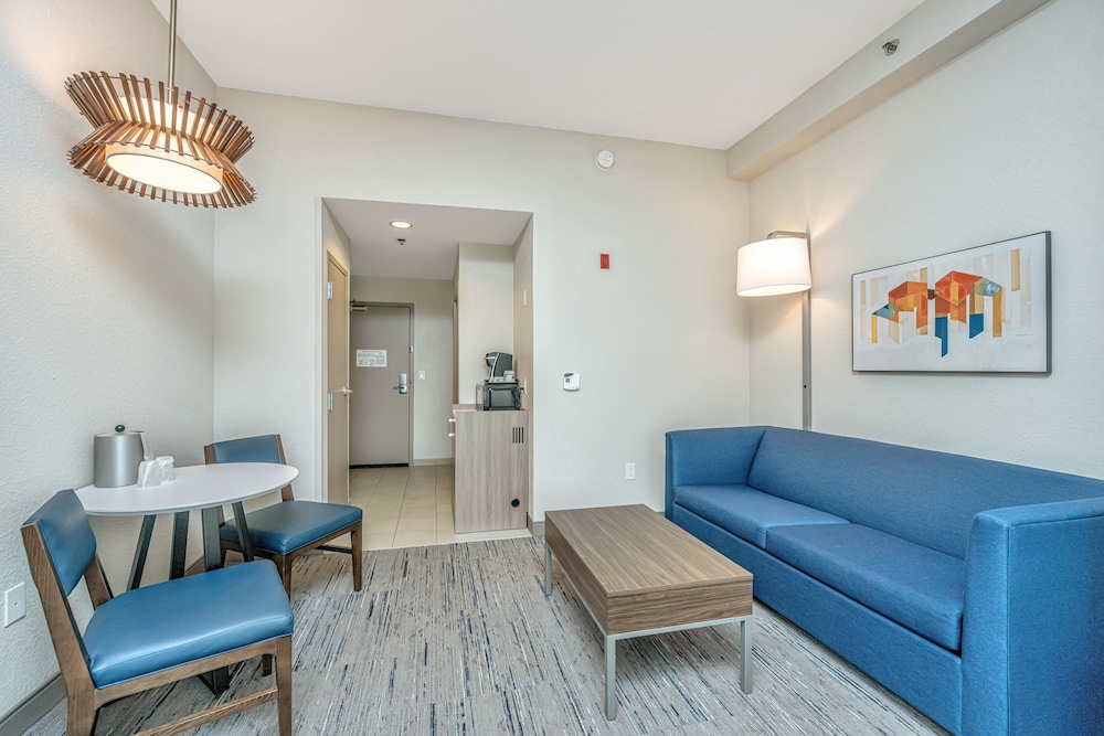holiday inn express and suites charleston arpt con