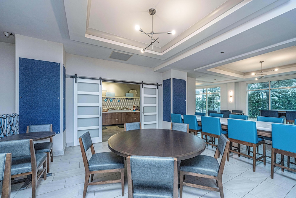 holiday inn express and suites charleston arpt con