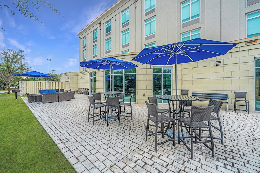 holiday inn express and suites charleston arpt con