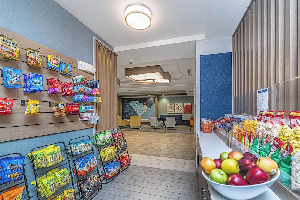 holiday inn express and suites charleston arpt con