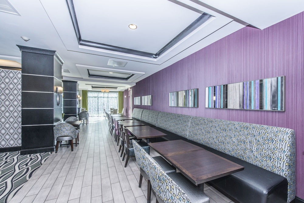 holiday inn express and suites charleston arpt con
