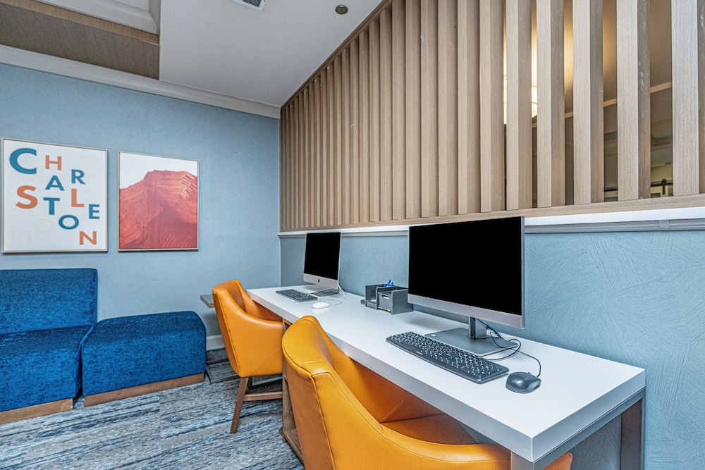 holiday inn express and suites charleston arpt con
