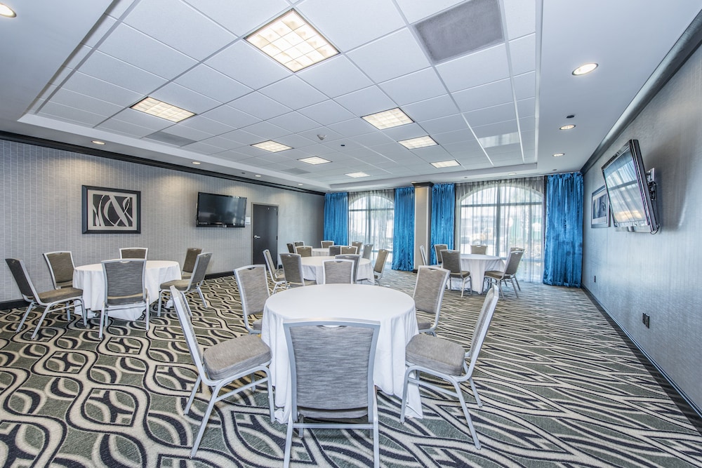holiday inn express and suites charleston arpt con