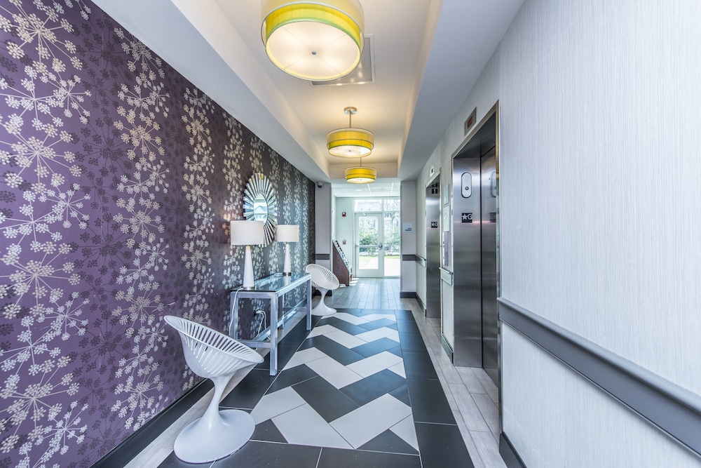 holiday inn express and suites charleston arpt con