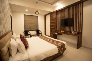 hotel bhairav bagh with swimming pool