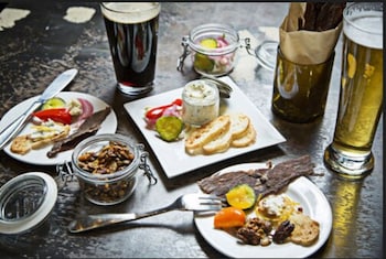 Kimpton Hotel Monaco Baltimore Inner Harbor By Ihg,Maryland>>Baltimore,5 star