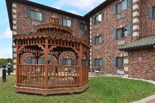 Country Hearth Inn & Suites Edwardsville St. Louis,Madison>>Edwardsville,3 star