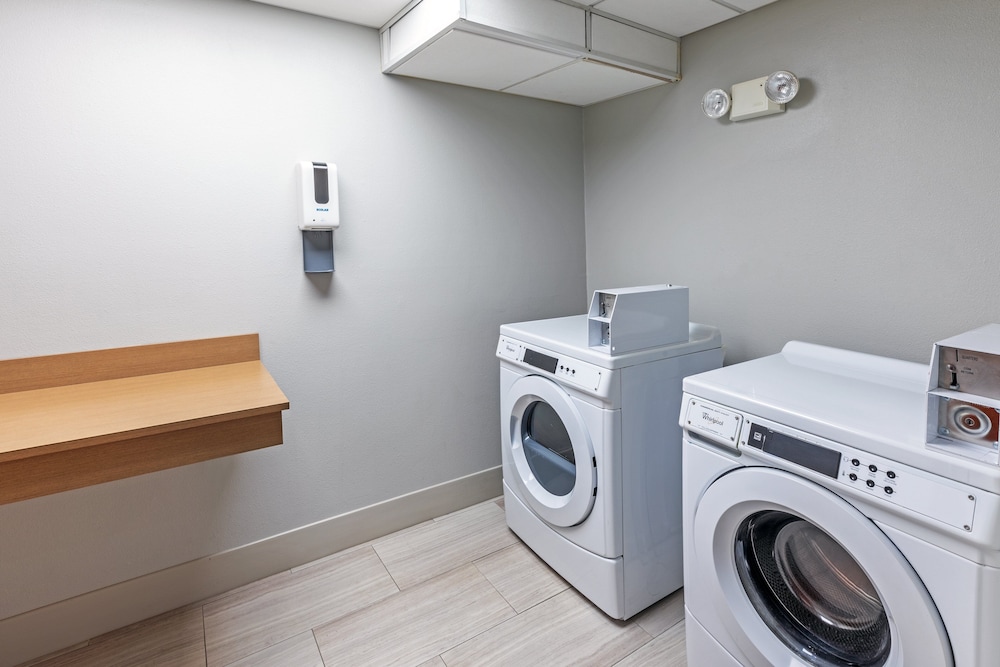 holiday inn express and suites west by ihg