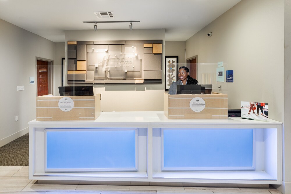 holiday inn express and suites west by ihg