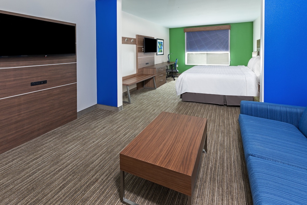 holiday inn express and suites west by ihg