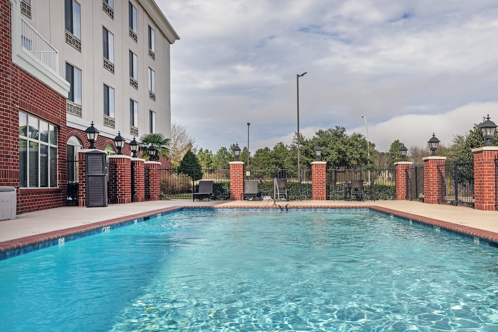holiday inn express and suites west by ihg