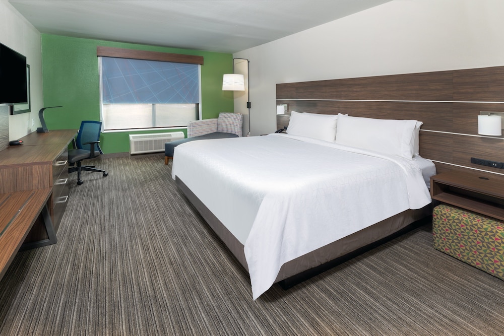 holiday inn express and suites west by ihg