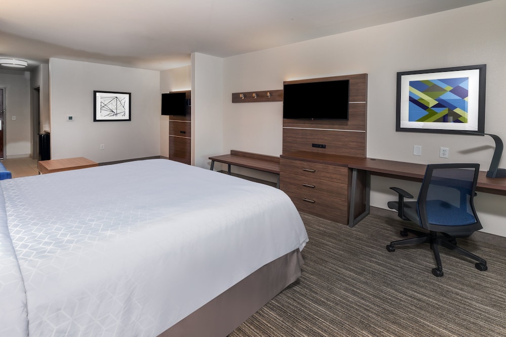 holiday inn express and suites west by ihg