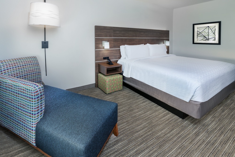 holiday inn express and suites west by ihg