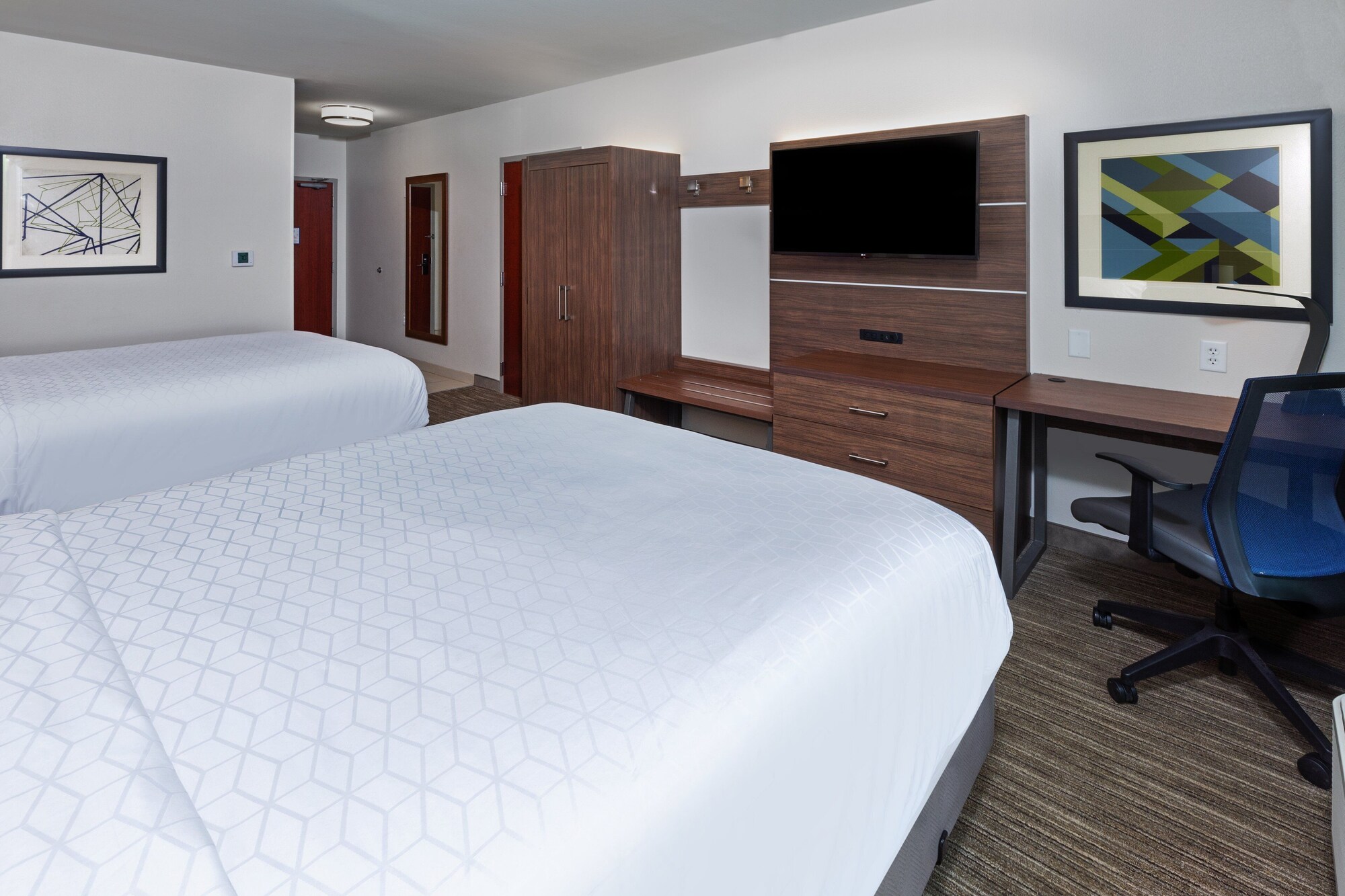holiday inn express and suites west by ihg