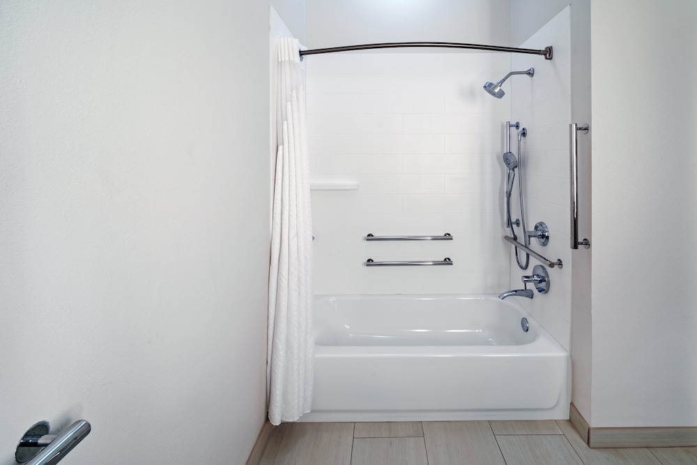 holiday inn express and suites west by ihg